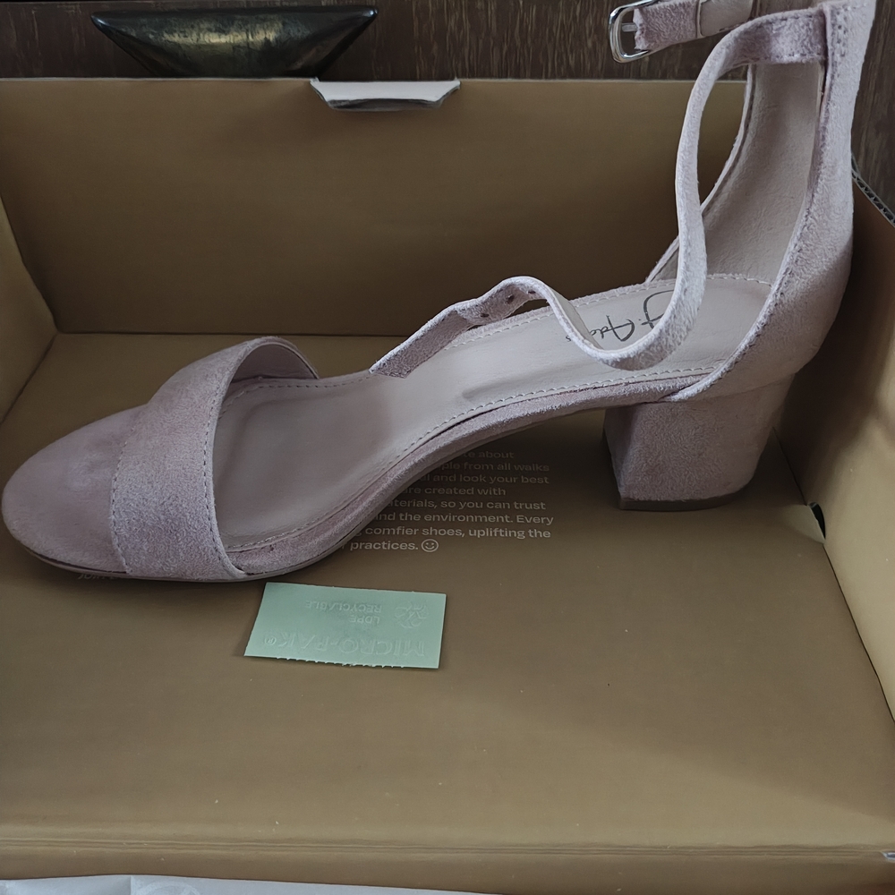 Daisy Dusty Rose Suede Label